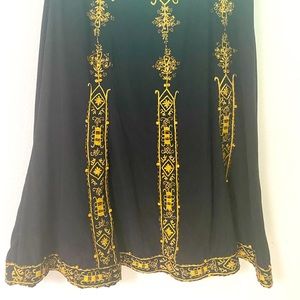 Beautiful 💯 silk with gold applications!!!